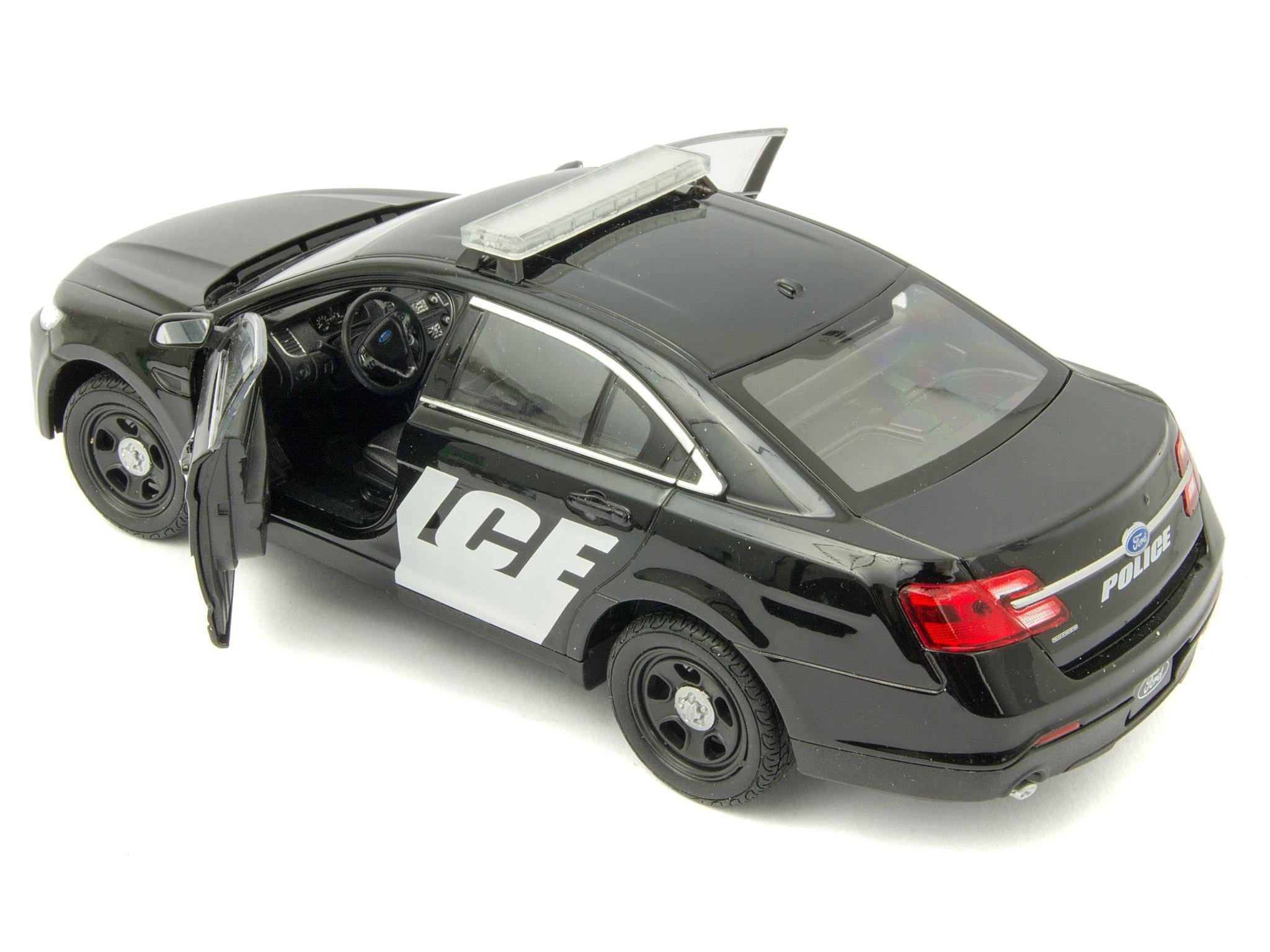 Ford Interceptor Police Black Car 1:24 Scale Welly Diecast Model