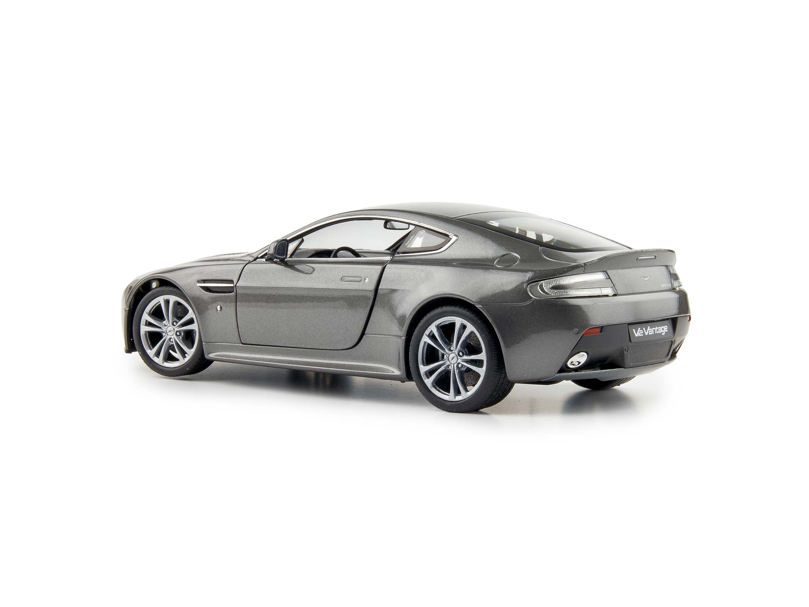 Aston Martin V12 Vantage silver 1:24 Scale