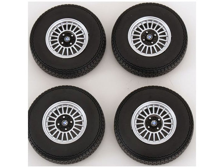 BMW 02 Wheels and Tyres Set 2 1 18 Scale KK Scale DCACC034