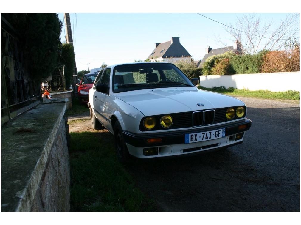 BMW 325i Alpine White 1986 1:18 Scale Solido Diecast Model Car-Solido-Diecast Model Centre