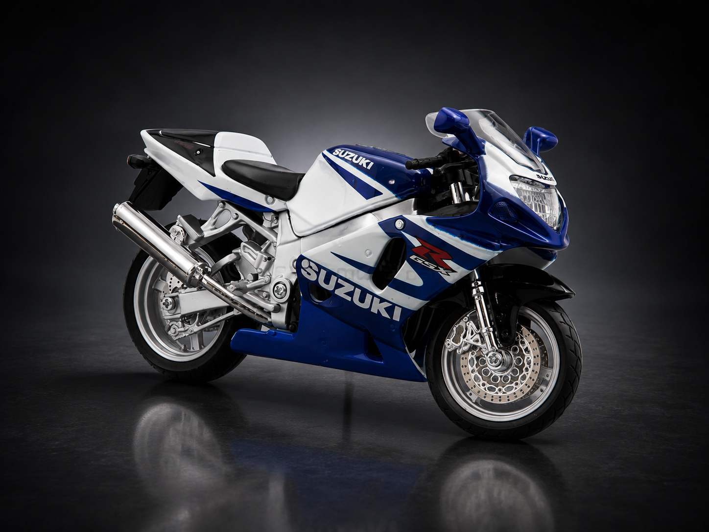 Suzuki GSX-R750 blue/white 1:18 Scale Motorcycle Model