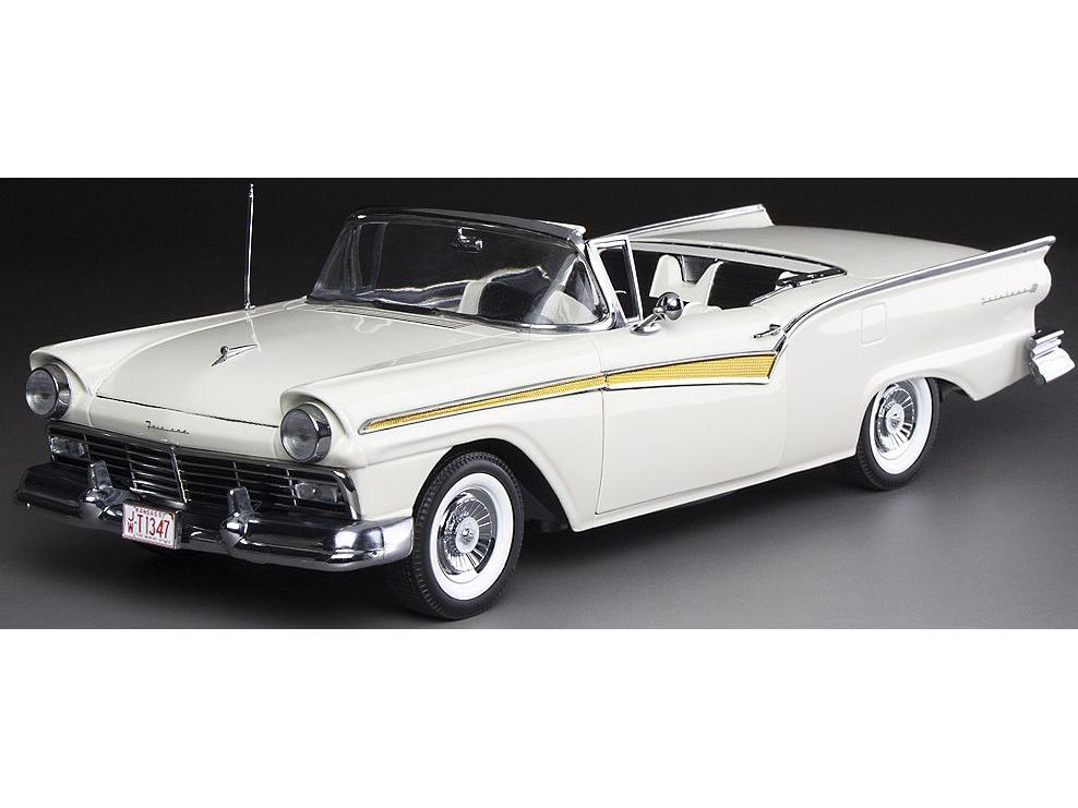 Ford Fairlane 500 Skyliner 1957 Colonial White 1:18 Scale Sun Star Diecast Model Car-Sun Star-Diecast Model Centre