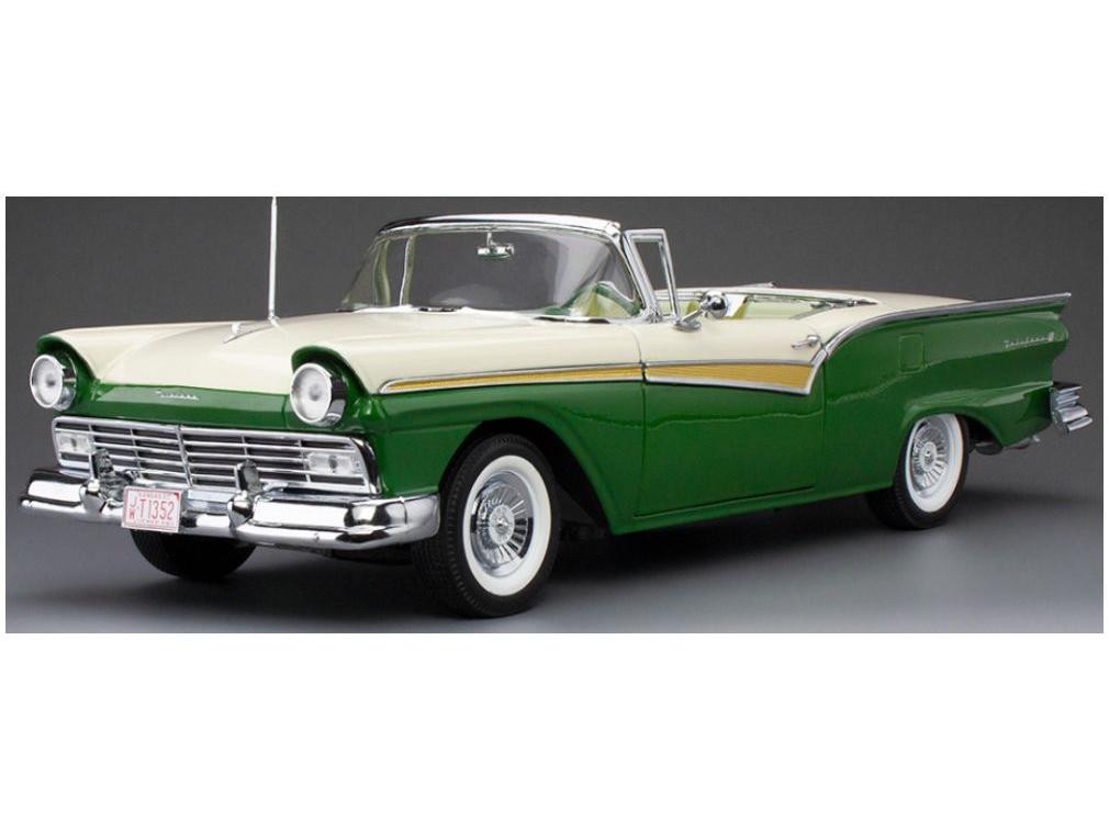Ford Fairlane 500 Skyliner Cumberland Green/Colonial White 1957 1:18 Scale Sun Star Diecast Model Car-Sun Star-Diecast Model Centre