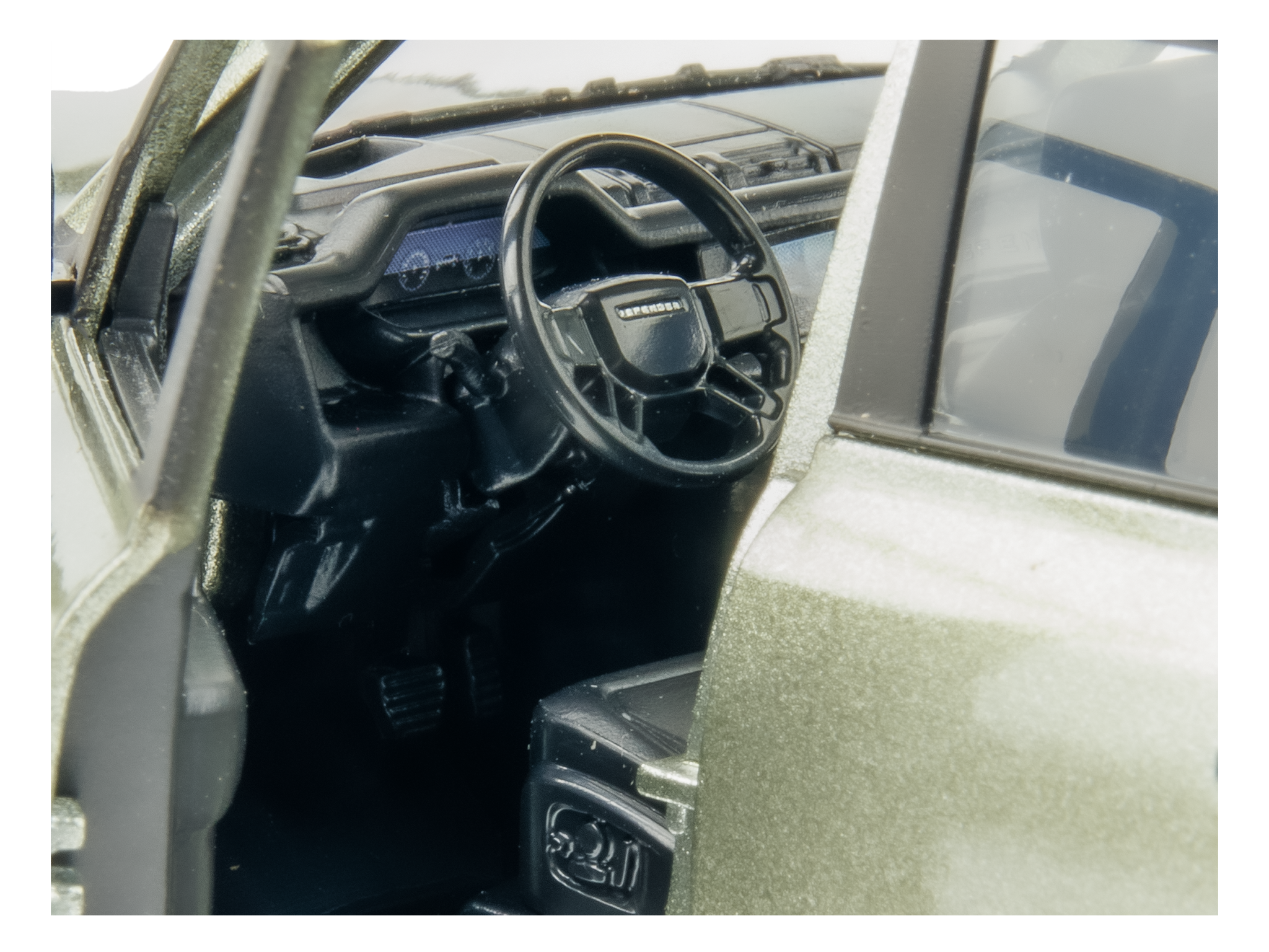 Land Rover Defender 110 Green 1:24 Scale Bburago Diecast Model