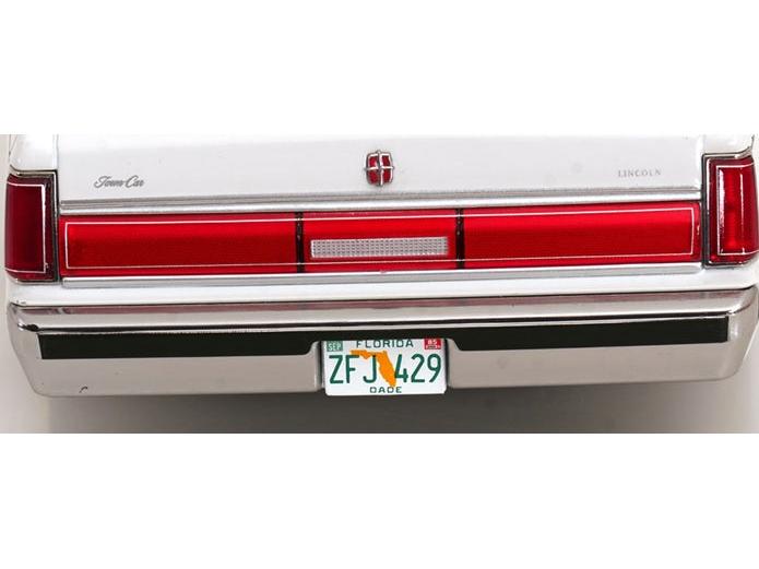 Lincoln Town Car 1985 White From TV Series 'Miami Vice' 1:18 Scale Diecast Car – KK Scale-KK Scale-Diecast Model Centre