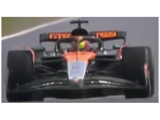 McLaren MCL39 #81 F1 British GP 2025 Oscar Piastri w/Helmet + Case 1:43 Scale Diecast Model Car – Bburago-Bburago-Diecast Model Centre