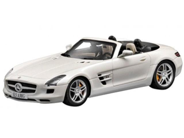 Mercedes-Benz SLS AMG Roadster White 1:43 Scale Bburago Diecast Toy Car-Bburago-Diecast Model Centre