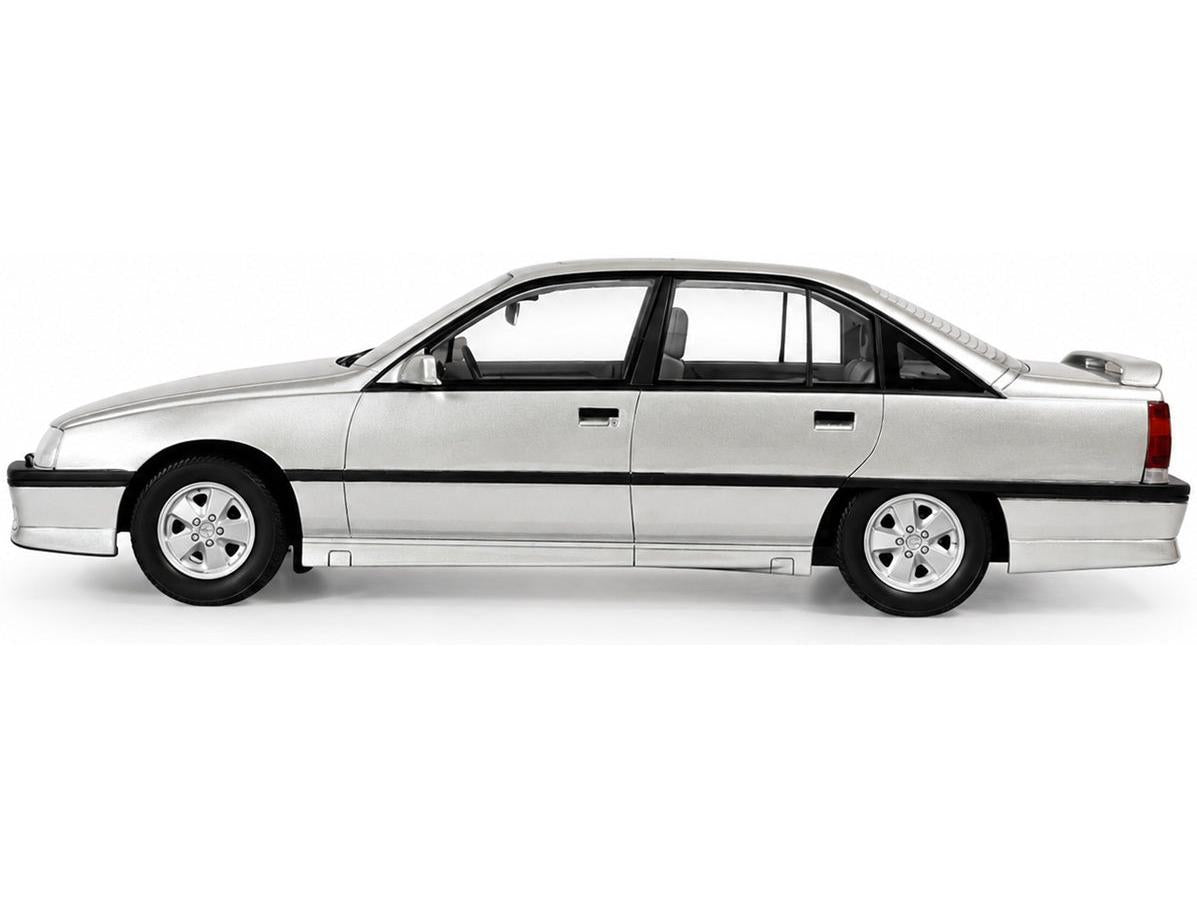 Opel Omega 3000 Star Silver 1987-1994 1:18 Scale Resin Car – Cult-Cult-Diecast Model Centre