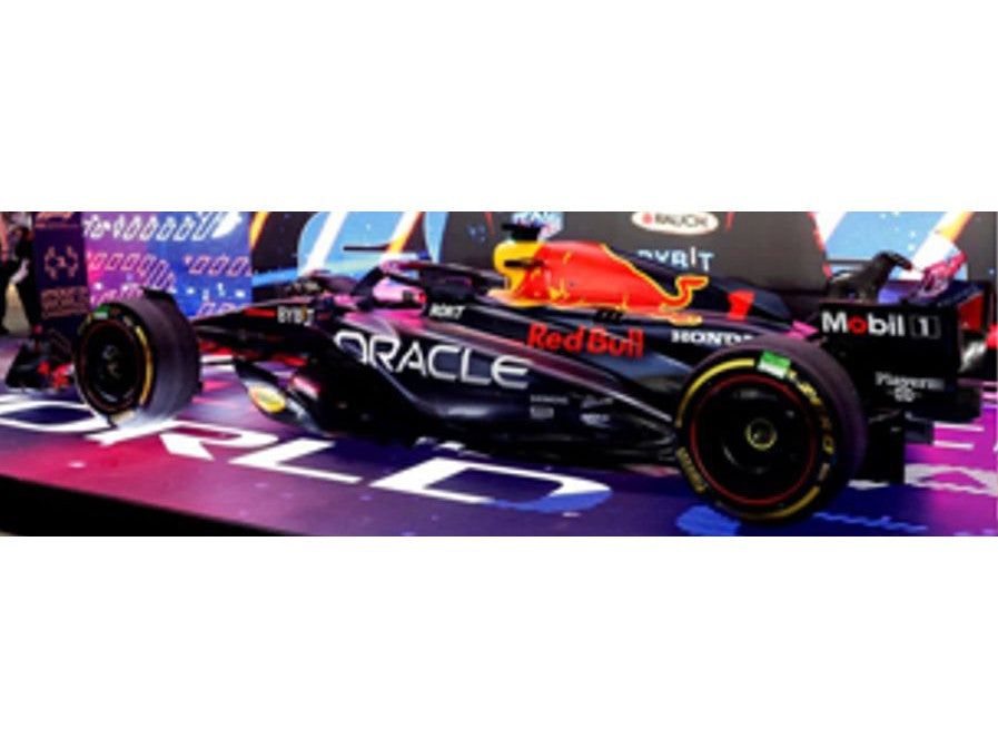 Oracle Red Bull Racing RB19 #1 Winner F1 Qatar GP 2023 F1 Champion Max Verstappen - 1:43 Scale Resin Model Car + Pit Board-Spark-Diecast Model Centre