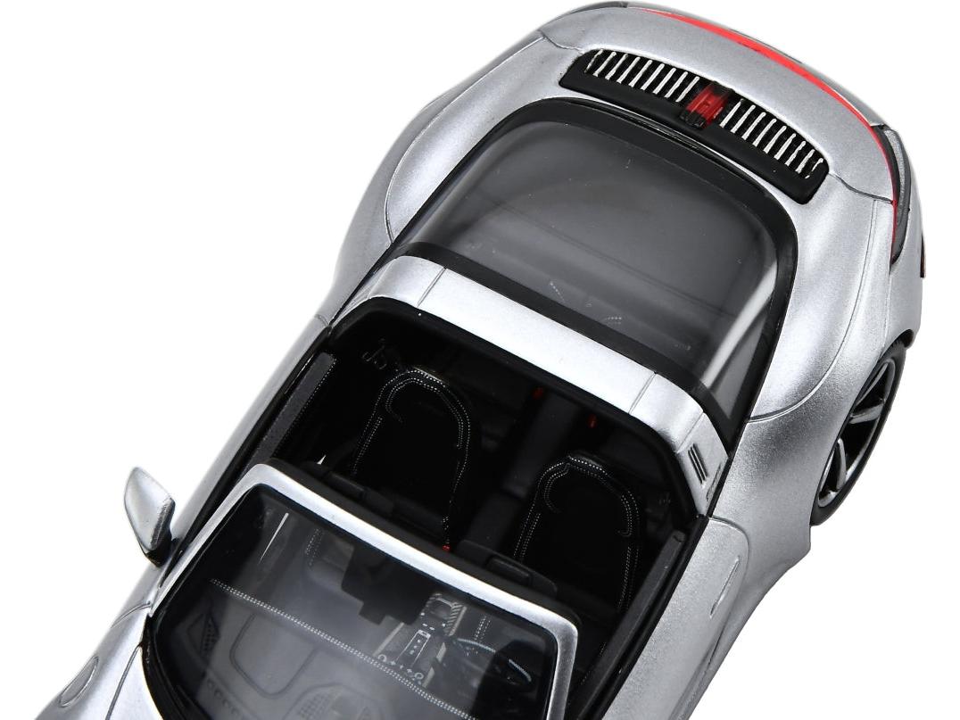 Porsche 911 Targa 4S (992) GT Silver 1:43 Scale Resin Car – Spark-Spark-Diecast Model Centre