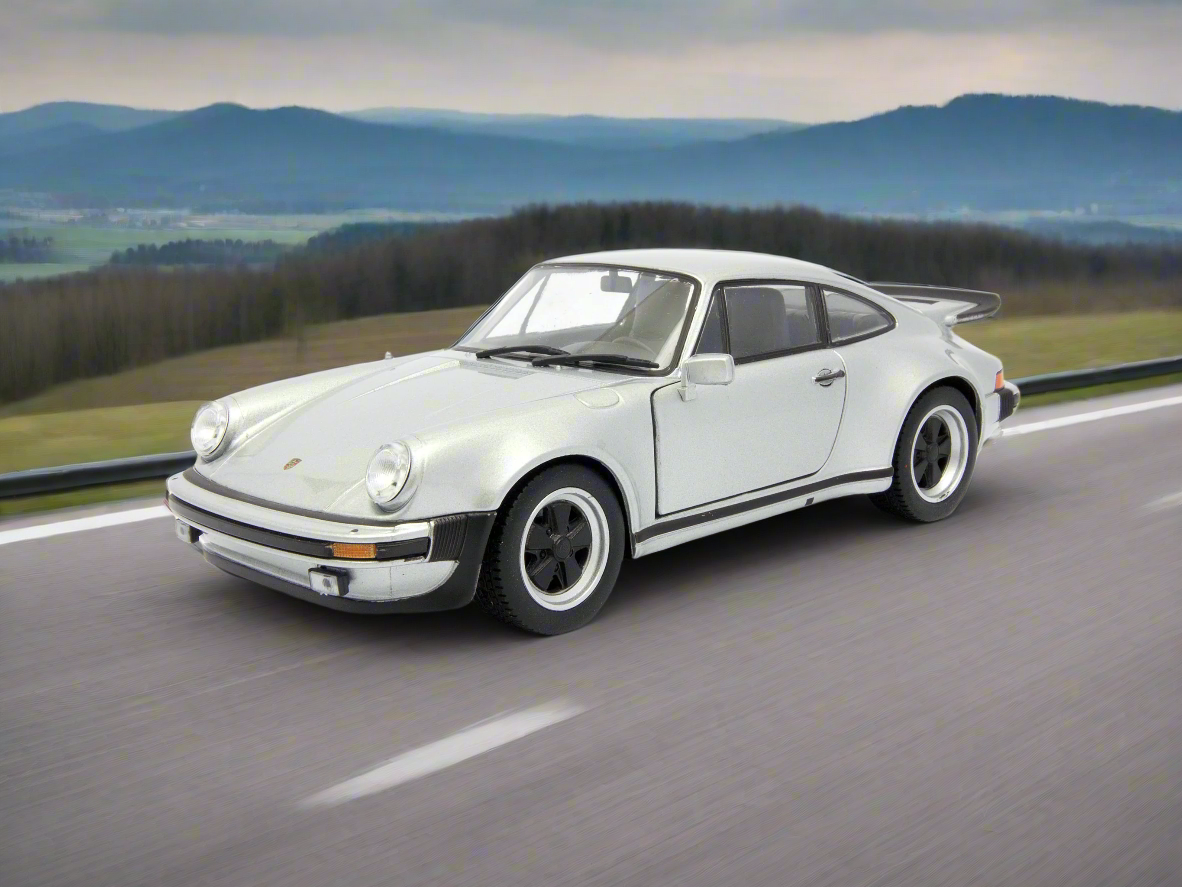 Porsche 911 Turbo 3.0 1974 silver 1:24 Scale
