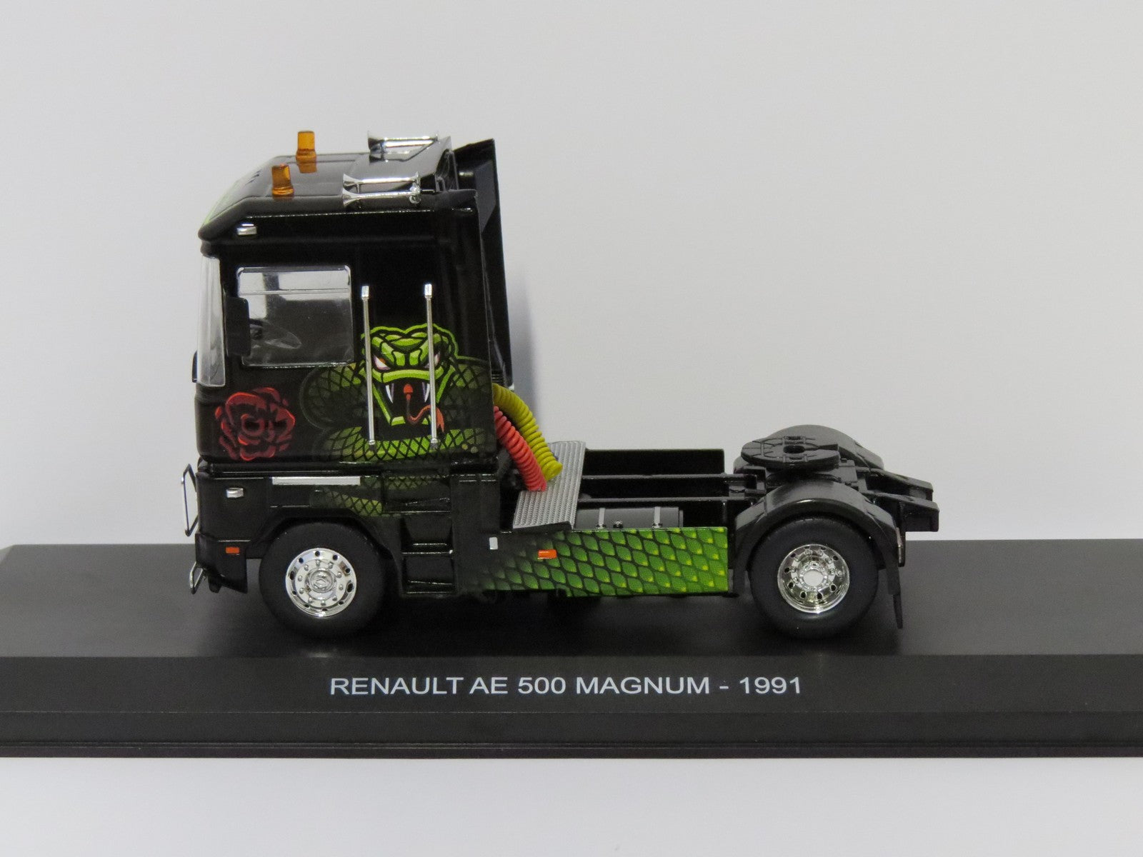 Renault AE 500 Magnum 1991 Green Mamba 1:43 Scale Unbranded Diecast Model Truck-Unbranded-Diecast Model Centre