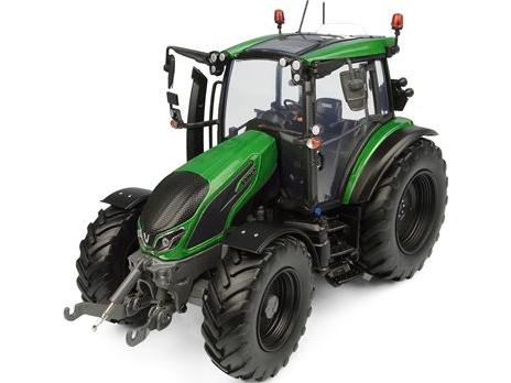 Valtra G135 Tractor Green 1:32 Scale Universal Hobbies Diecast Model-Universal Hobbies-Diecast Model Centre