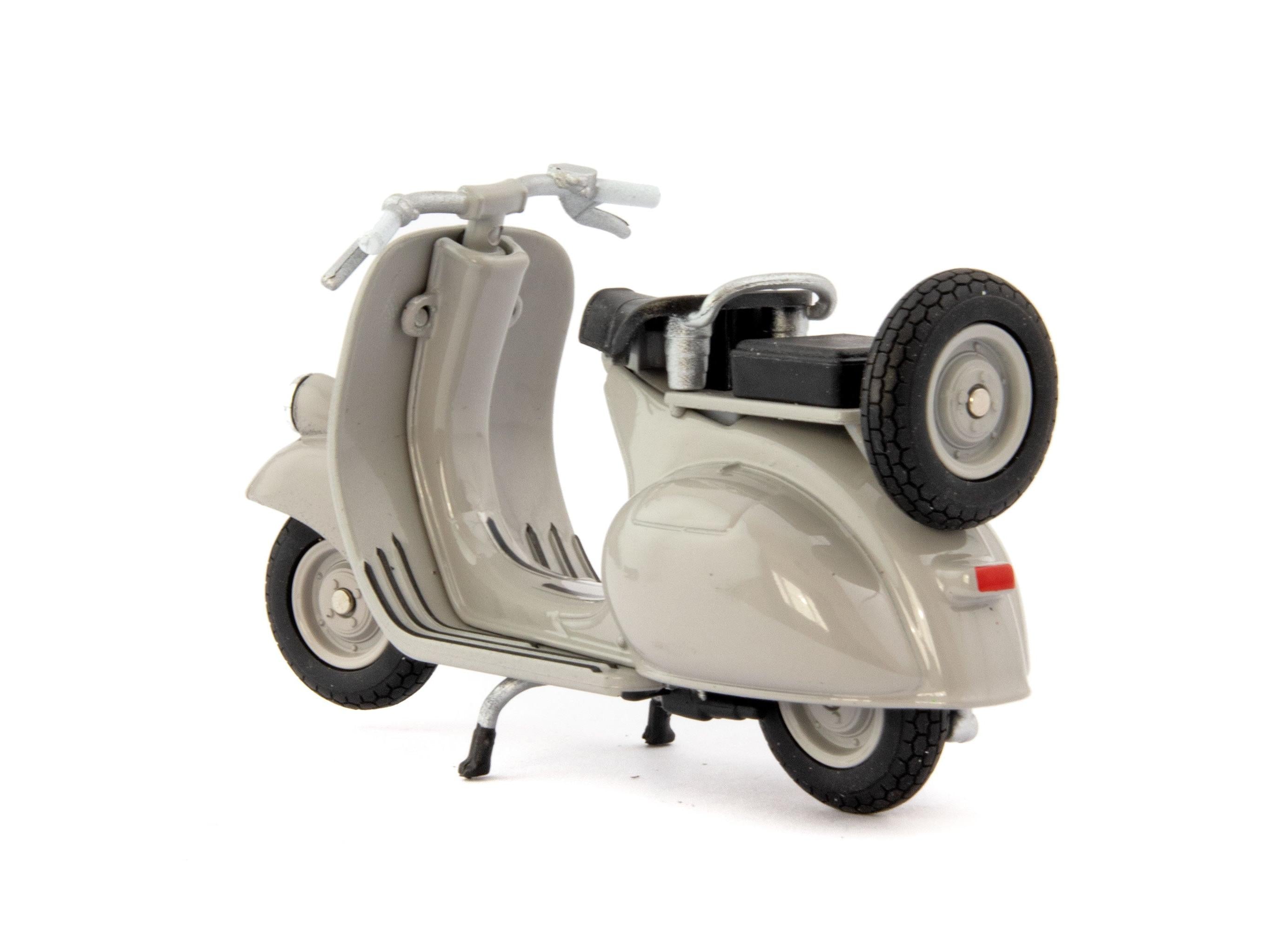Vespa 124CC 1953 grey - 1:18 Scale Diecast Model Scooter-Welly-Diecast Model Centre