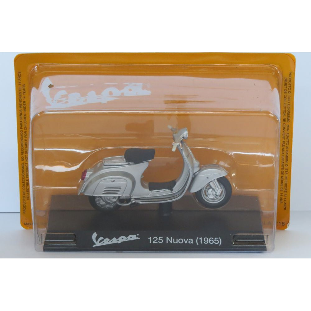 Vespa 125 Nuova 1965 silver - 1:18 Scale Diecast Model Scooter-Unbranded-Diecast Model Centre