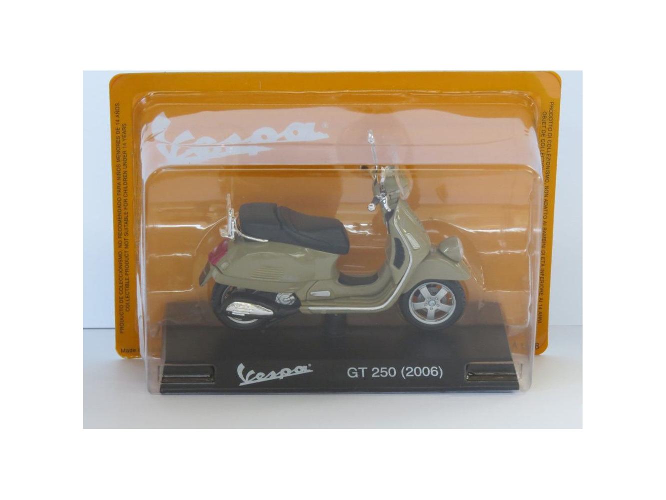 Vespa GT 250 2006 green 1:18 Scale Diecast Model