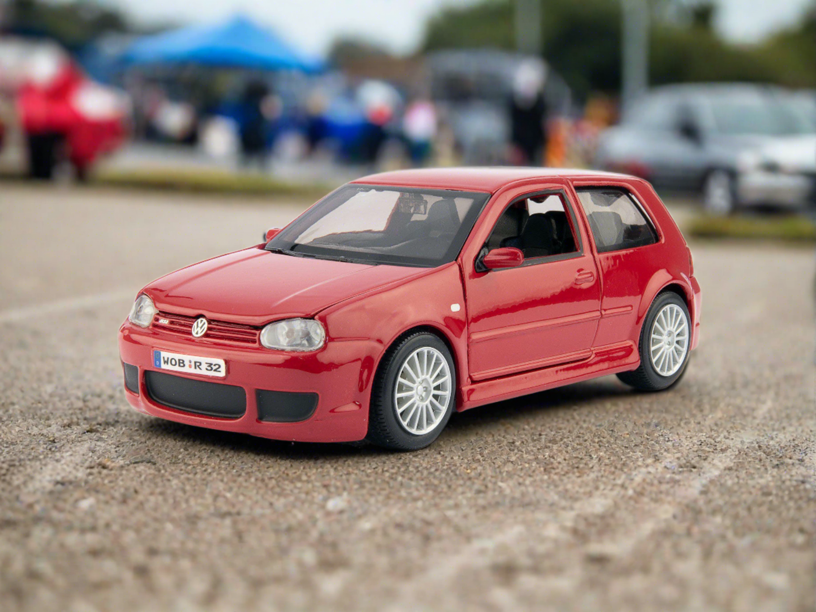 Volkswagen Golf Mk4 R32 red 1:24 Scale Model Car
