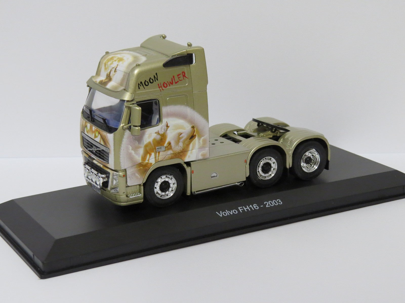 Volvo FH16 2003 Moon Howler (Gold/Wolf) 1:43 Scale Unbranded Diecast Model Truck-Unbranded-Diecast Model Centre