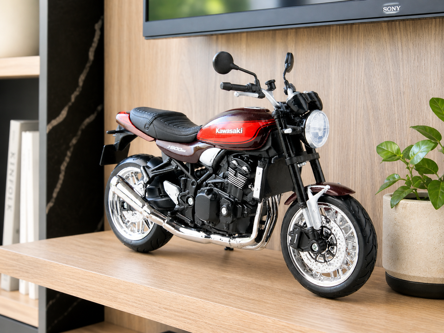 Kawasaki Z900RS 2019 Candytone Brown/Candytone Orange 1:12 Scale Motorcycle Model