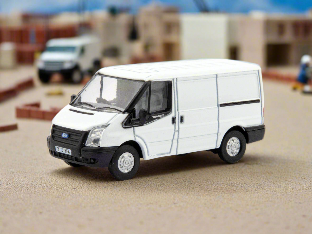 Ford Transit Mk5 SWB Low Roof white - 1:76 Scale