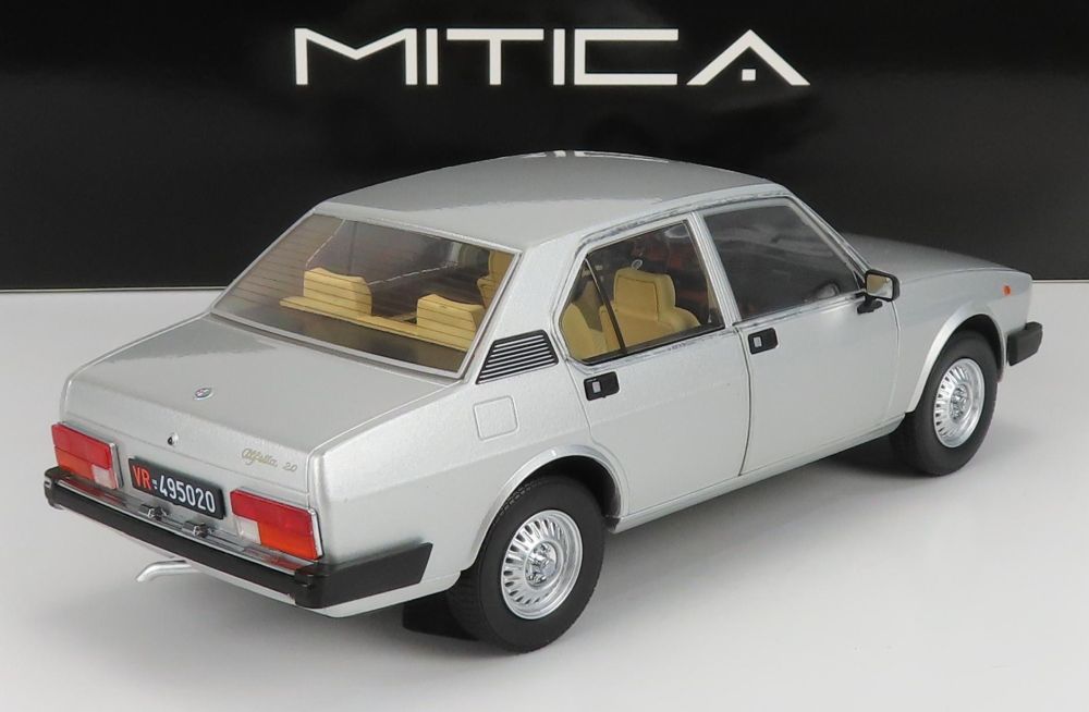 Alfa Romeo Alfetta Berlina 2000L 1978 Silver 749 1:18 Scale Diecast Model Car – Mitica