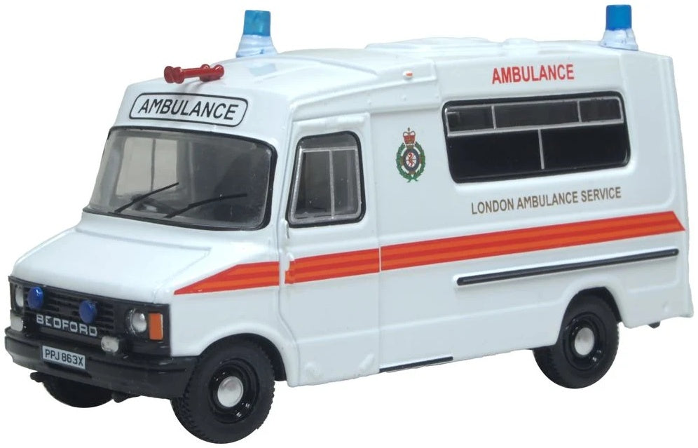 Bedford CF Hanlon Ambulance London Ambulance Service (OFAH) 1:76 Scale Diecast Model Car – Oxford Diecast
