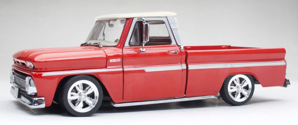 Chevrolet C-10 Styleside Pickup Red Lowrider 1965 1:18 Scale Sun Star Diecast Model