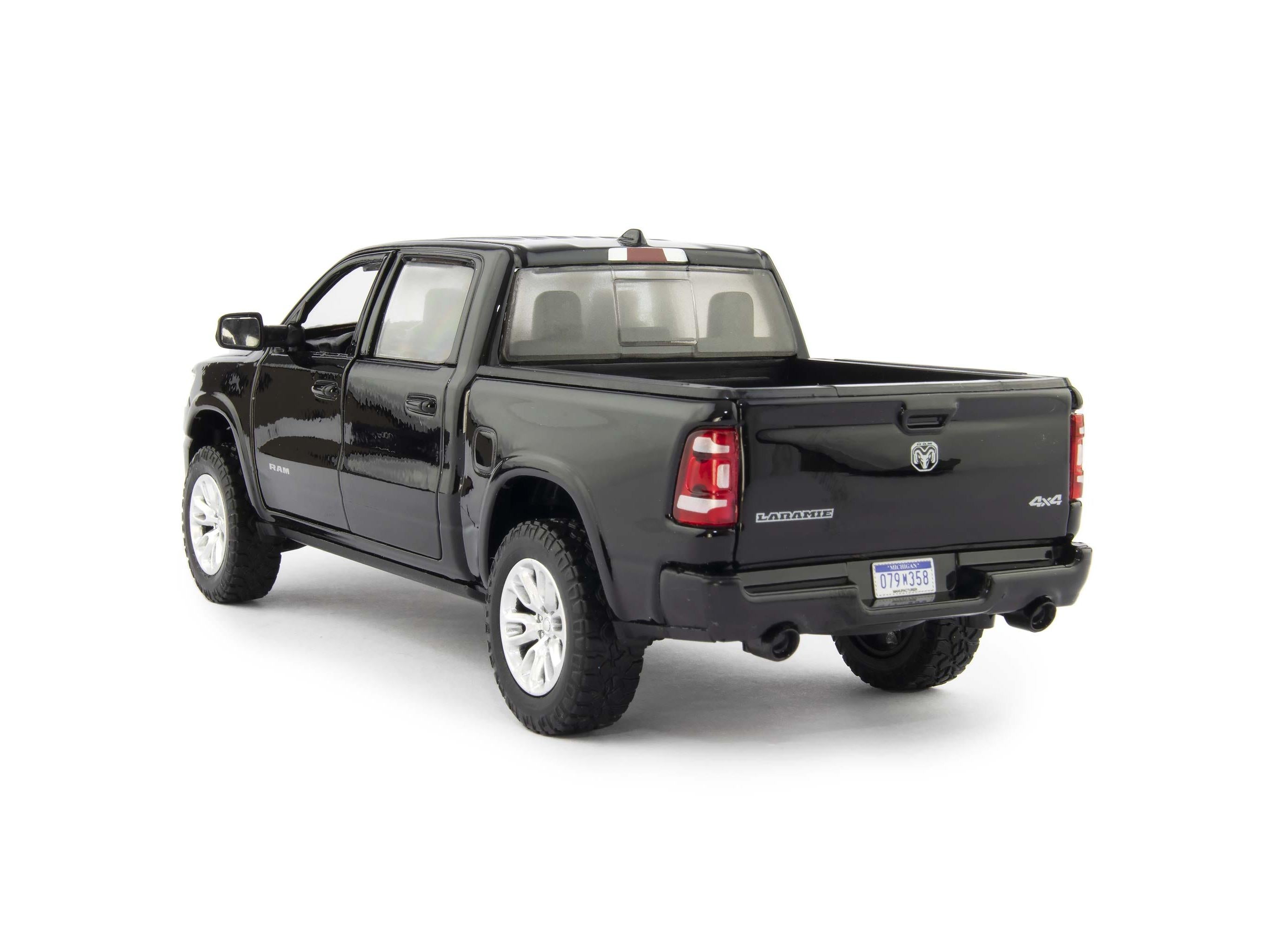 RAM 1500 Crew Cab Laramie Diecast Model Pickup Truck 2019 black - 1:24 Scale-Motormax-Diecast Model Centre