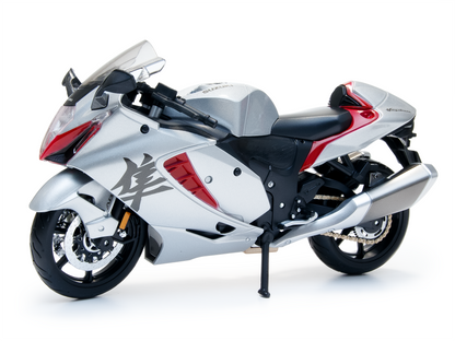 Suzuki Hayabusa 2021 silver - 1:12 Scale Motorbike Model