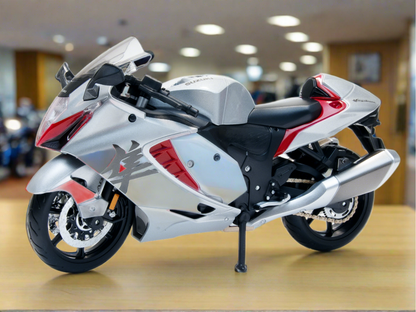 Suzuki Hayabusa 2021 silver - 1:12 Scale Motorbike Model