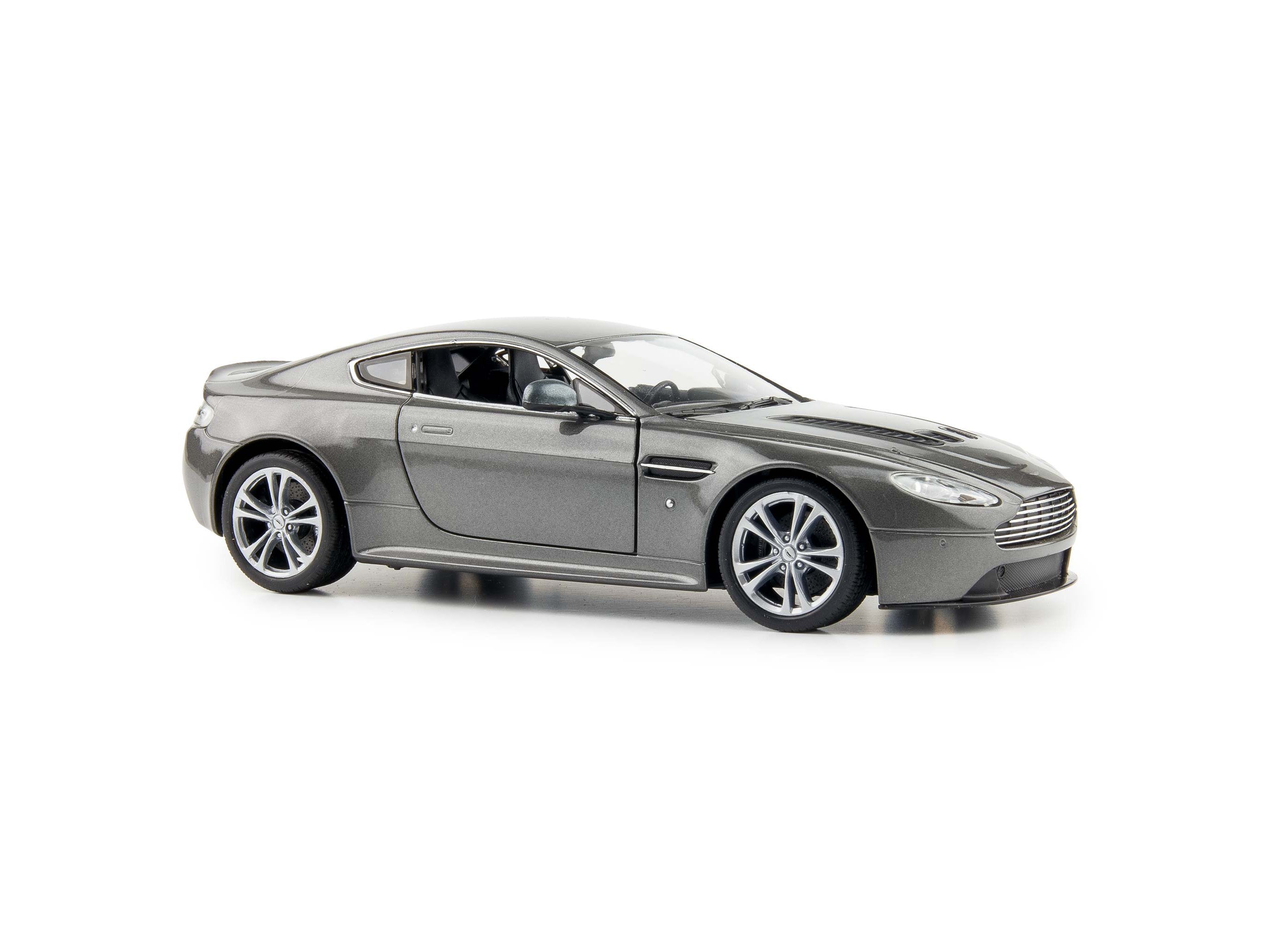 Aston Martin V12 Vantage silver 1:24 Scale