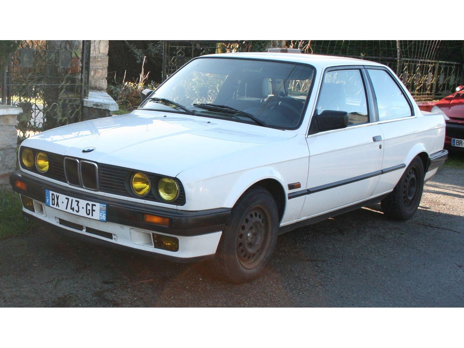 BMW 325i Alpine White 1986 1:18 Scale Solido Diecast Model Car-Solido-Diecast Model Centre