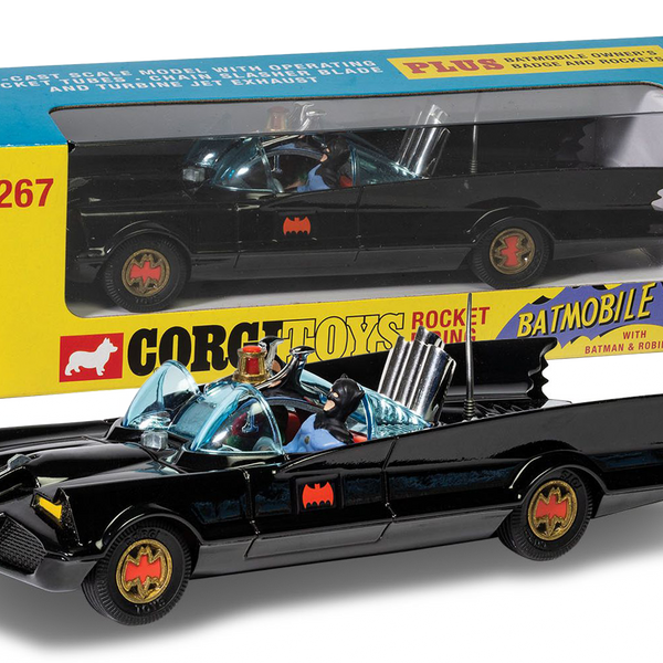 Batmobile w Batman and Robin 1 46 Model Car Corgi 26701RT