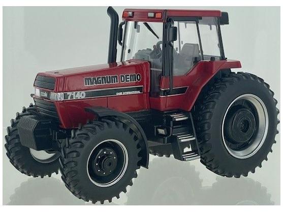 Case IH Magnum 7140 Magnum Demo Tractor 1:32 Scale Britains-Britains-Diecast Model Centre