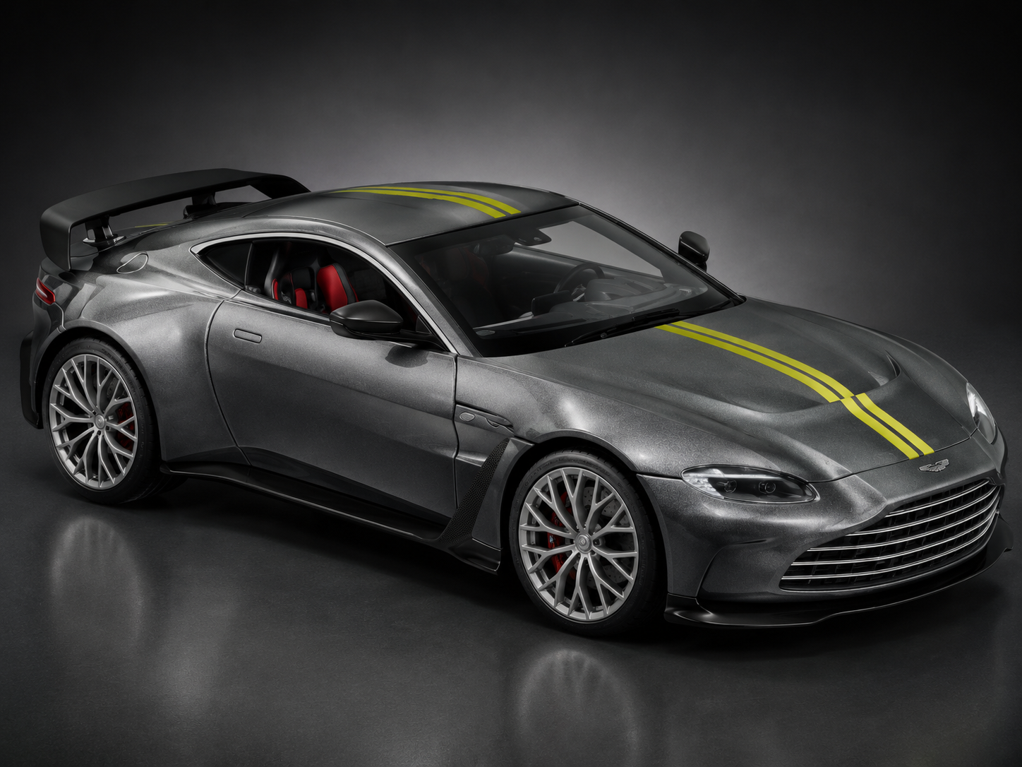 Aston Martin Vantage V12 Grey 1:24 Scale CMJ Jian Feng Juan Toys Diecast Model