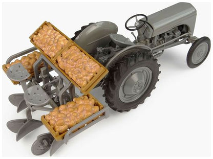 Ferguson TE 20 Tractor w/Ferguson Potato Planter 1:32 Scale Universal Hobbies Diecast Model-Universal Hobbies-Diecast Model Centre