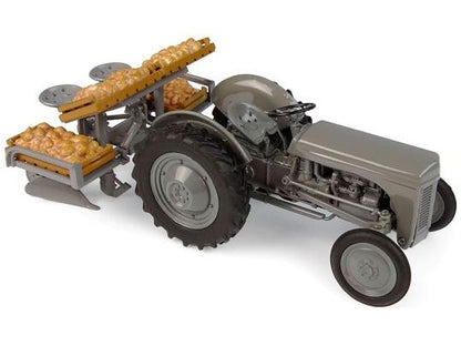Ferguson TE 20 Tractor w/Ferguson Potato Planter 1:32 Scale Universal Hobbies Diecast Model-Universal Hobbies-Diecast Model Centre
