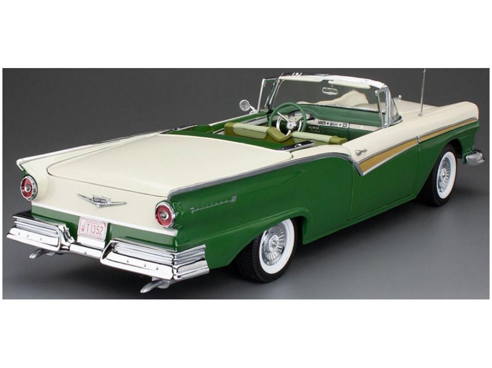 Ford Fairlane 500 Skyliner Cumberland Green/Colonial White 1957 1:18 Scale Sun Star Diecast Model Car-Sun Star-Diecast Model Centre