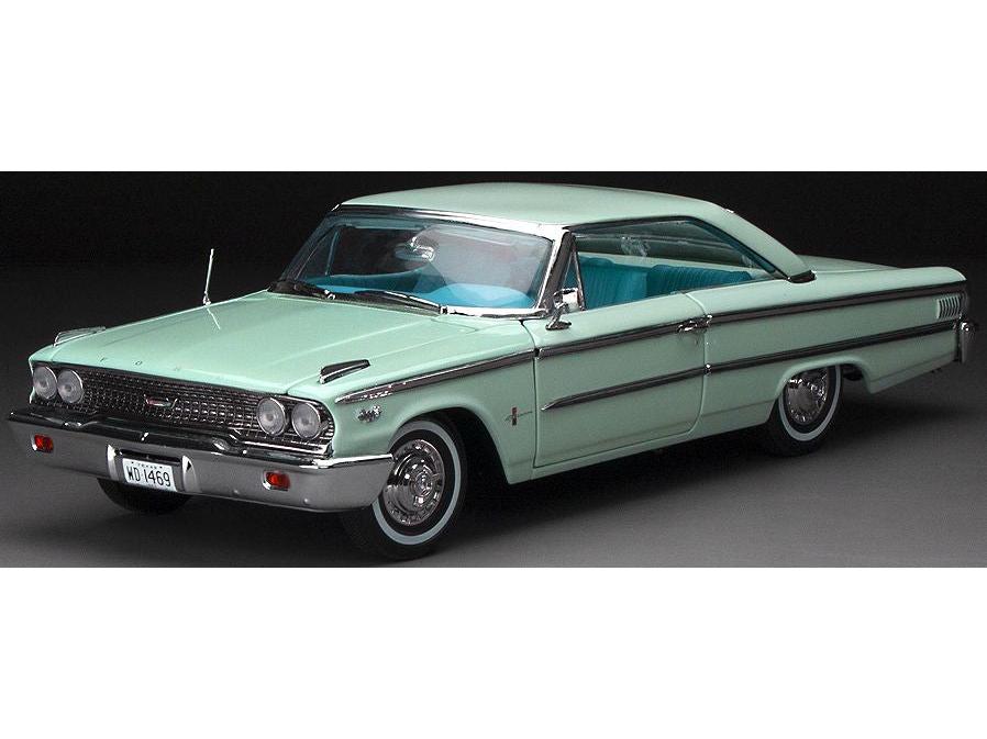 Ford Galaxie 500/XL Hardtop 1963 Glacier Blue 1:18 Scale Sun Star Diecast Model Car-Sun Star-Diecast Model Centre