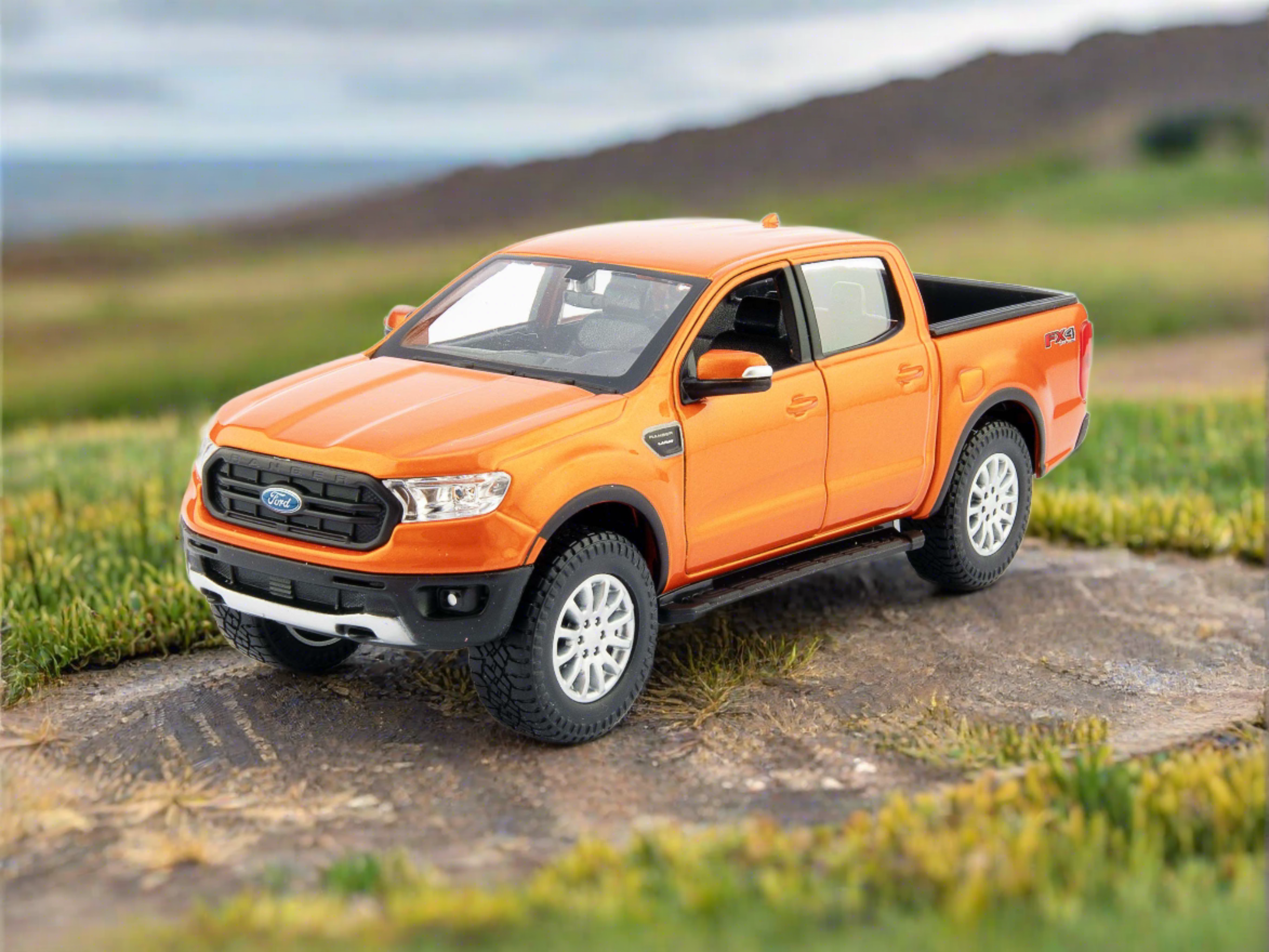 Ford Ranger 2019 orange - 1:27 Scale Diecast Model Pickup Truck