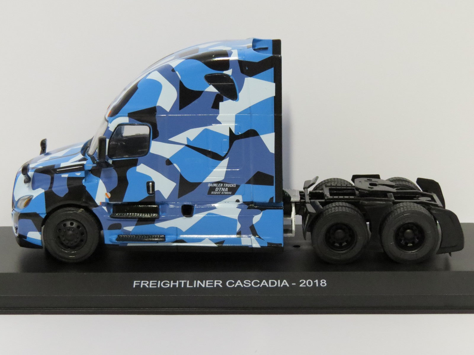Freightliner Cascadia 2018 1:43 Scale Unbranded Diecast Model Truck-Unbranded-Diecast Model Centre