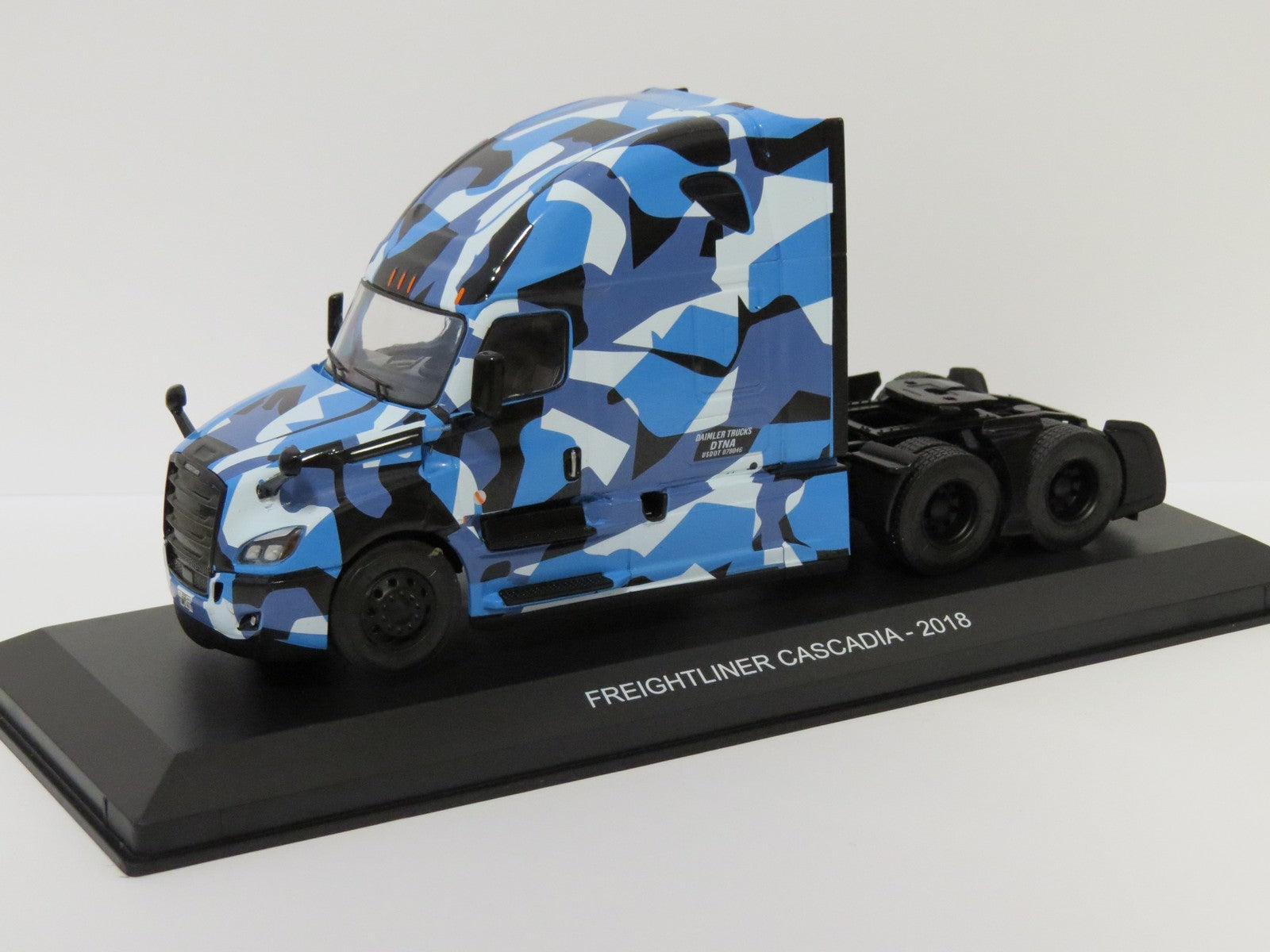 Freightliner Cascadia 2018 1:43 Scale Unbranded Diecast Model Truck-Unbranded-Diecast Model Centre