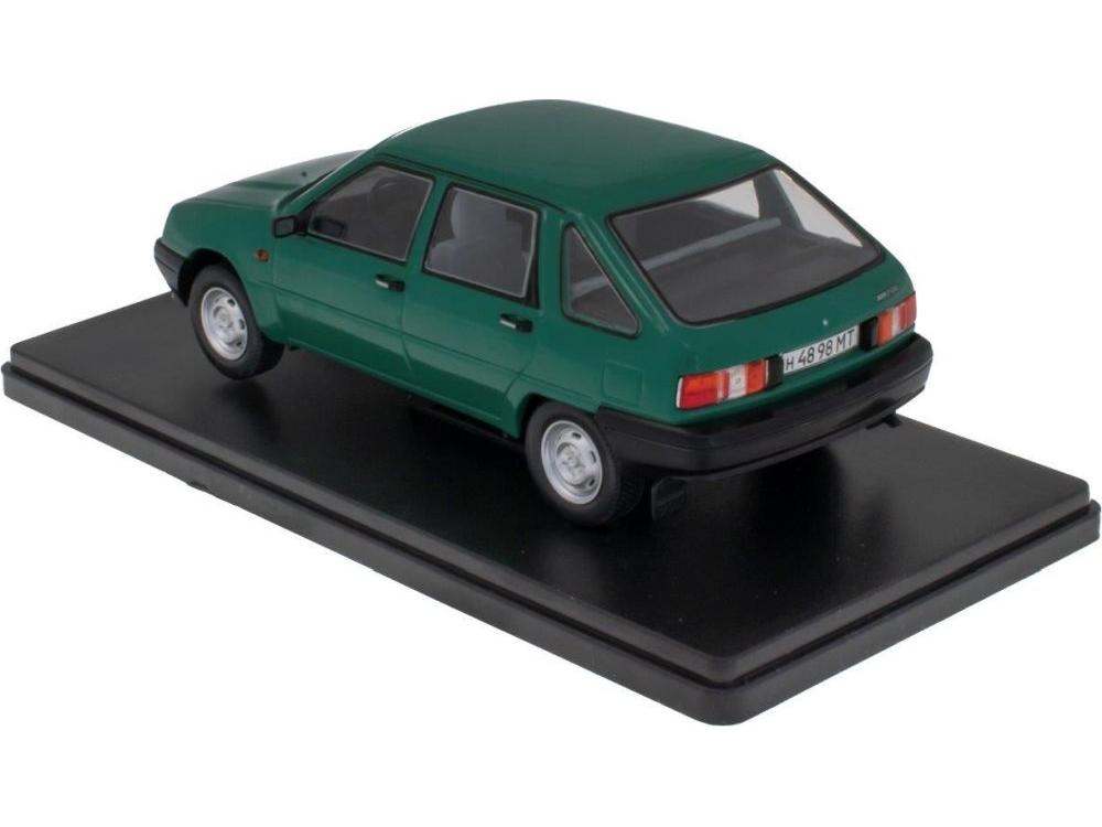IZh 2126 OrbitaGreen 1:24 Scale Unbranded Diecast Model Car-Unbranded-Diecast Model Centre