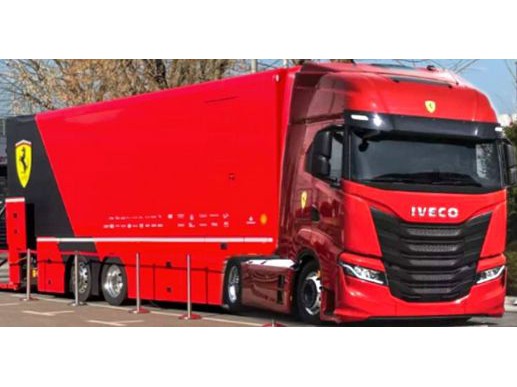 Iveco S-WAY 570 Ferrari Racing Transporter 2022 + 1 F1-75 Car - 1:43 Scale Model Truck & Cars-Bburago-Diecast Model Centre