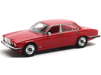 Jaguar XJ6 SIII 4.2 Damson Red 1979-1985 1:43 Scale Matrix Resin Model Car-Matrix-Diecast Model Centre