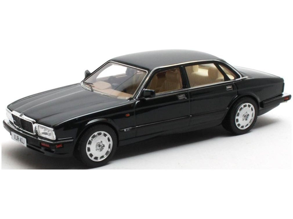 Jaguar XJR (XJ40) 1991-1994 British Racing Green - 1:43 Scale Model Car-Matrix-Diecast Model Centre