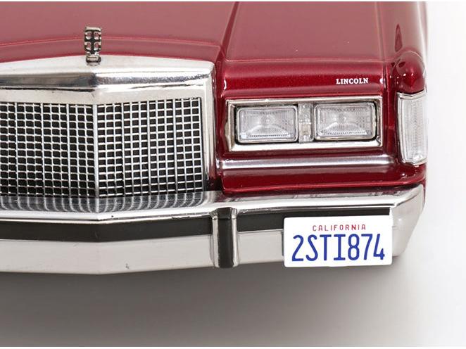 Lincoln Town Car 1985 Red Metallic From The Movie 'Point Break' 1:18 Scale Diecast Car – KK Scale-KK Scale-Diecast Model Centre