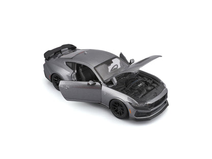 Ford Mustang Darkhorse 2024 Grau Modellauto im Maßstab 1:24