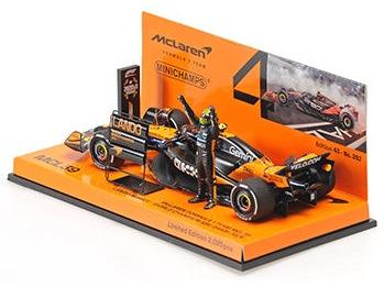 McLaren F1 Team MCL39 World Champion F1 Abu Dhabi GP 2025 Lando Norris w/Standing Figure + Pitboard 1:43 Scale Diecast Car – Minichamps-Minichamps-Diecast Model Centre
