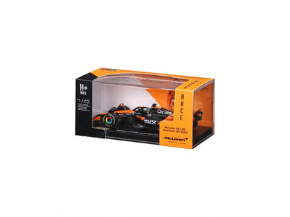 McLaren MCL39 F1 2025 #81 Oscar Piastri w/Helmet 1:43 Scale Bburago Diecast Model Car-Bburago-Diecast Model Centre